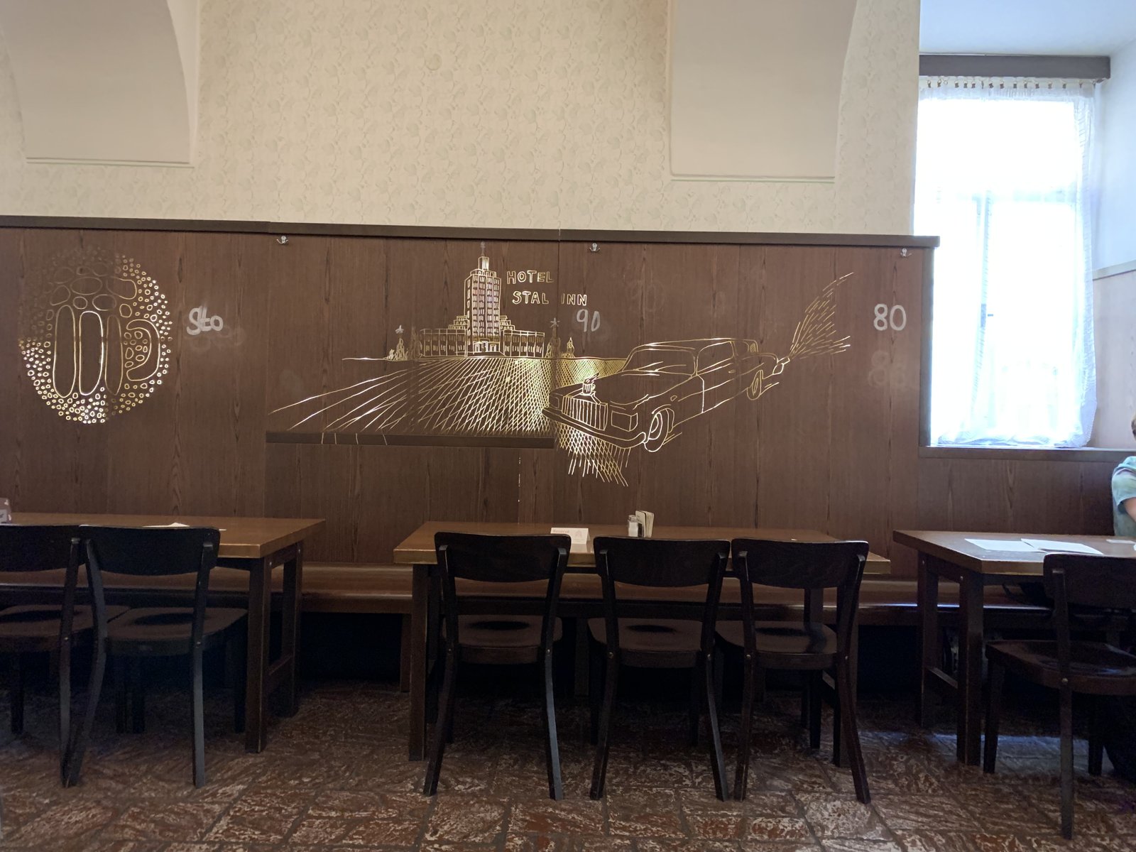 Lokál Dlouhááá, Prague