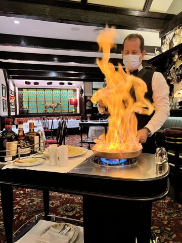Tableside crêpe suzette at Pabe, Lisbon