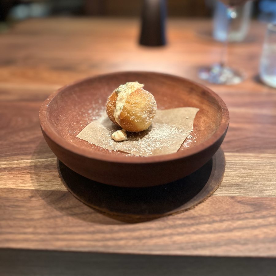 The bun to start at Cozinha das Flores, 2023