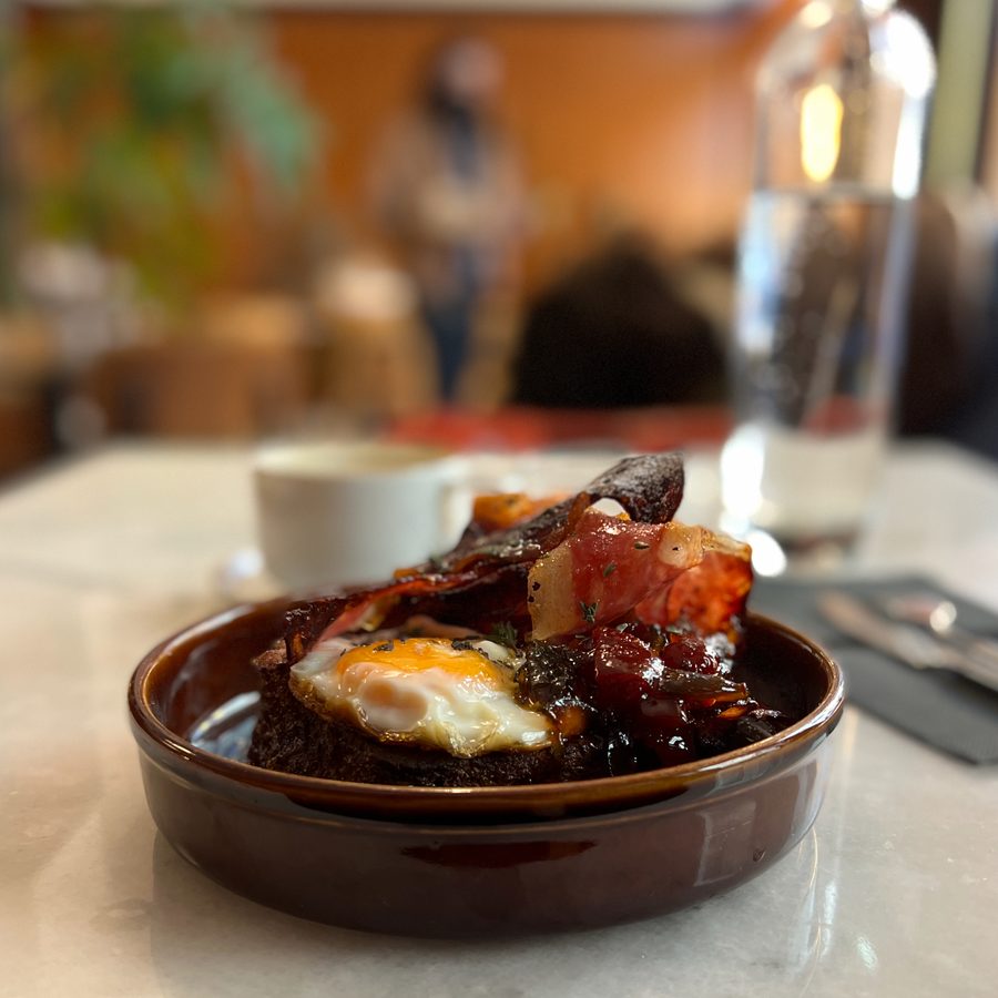 French toast with a fried egg at Early Cedofeita, 2022