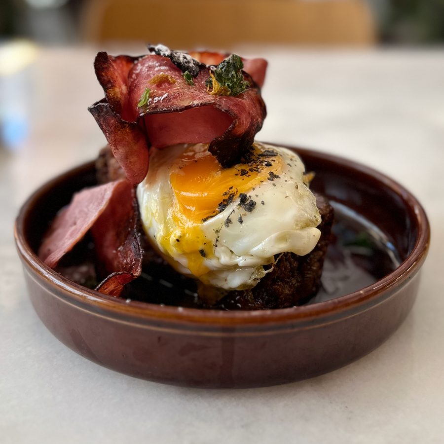 French toast with a fried egg at Early Cedofeita, 2023