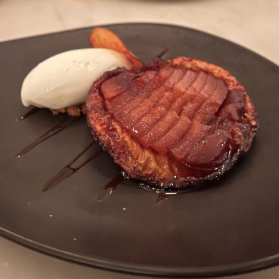 Pear tarte tatin at Reitoria, 2022