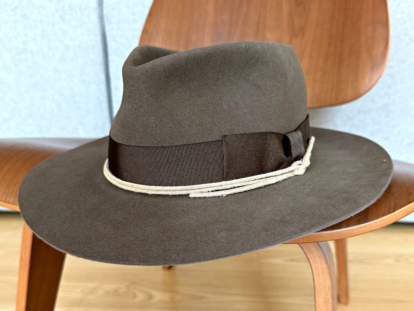 The finished hat from Maraus: taupe felt, a brown grosgrain band and a cream cord