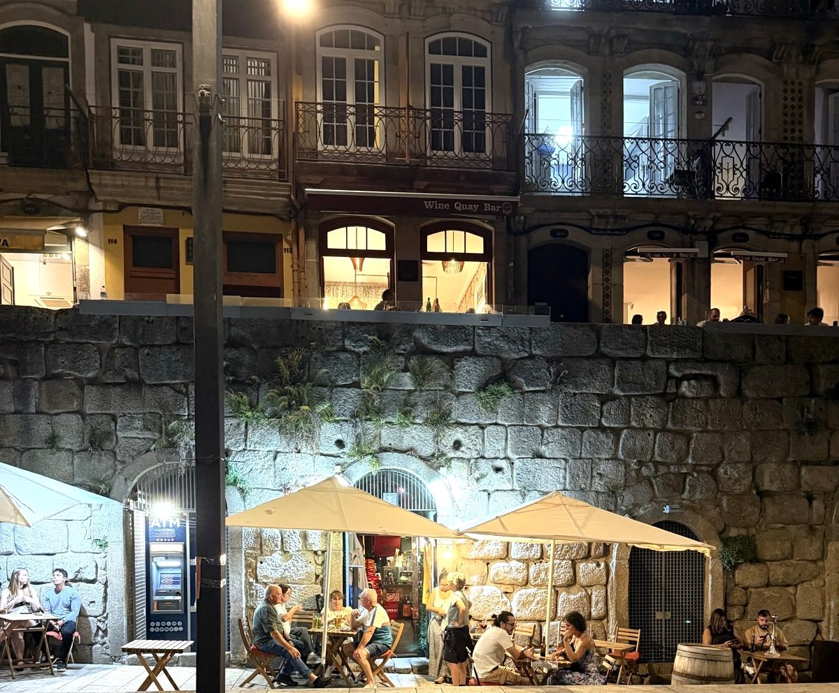 Wine Quay Bar — Porto
